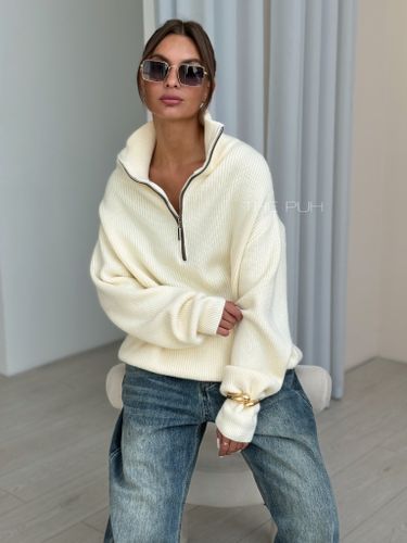 Молочный свитер на молнии