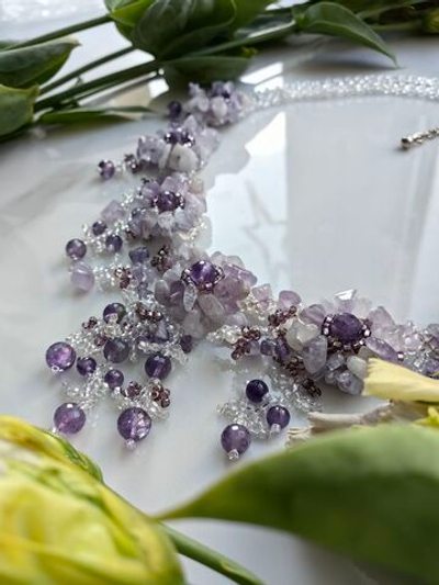 Колье "Цветы" ручной работы из бисера с камнем Аметист