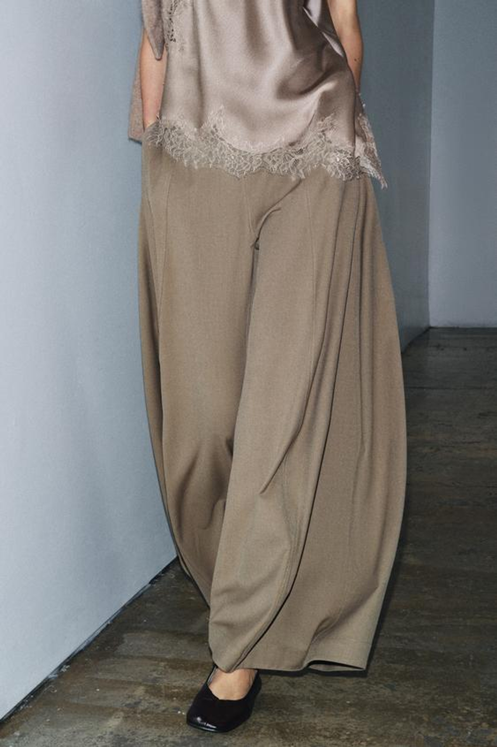 ZARA ОБЪЕМНЫЕ БРЮКИ — ZW COLLECTION, СЕРО-КОРИЧНЕВЫЙ