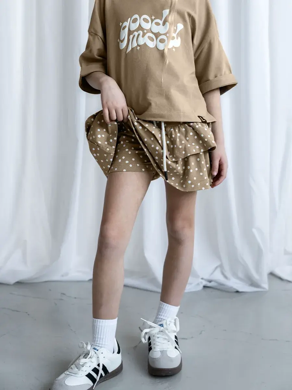 Летний костюм для девочки с юбкой-шорты