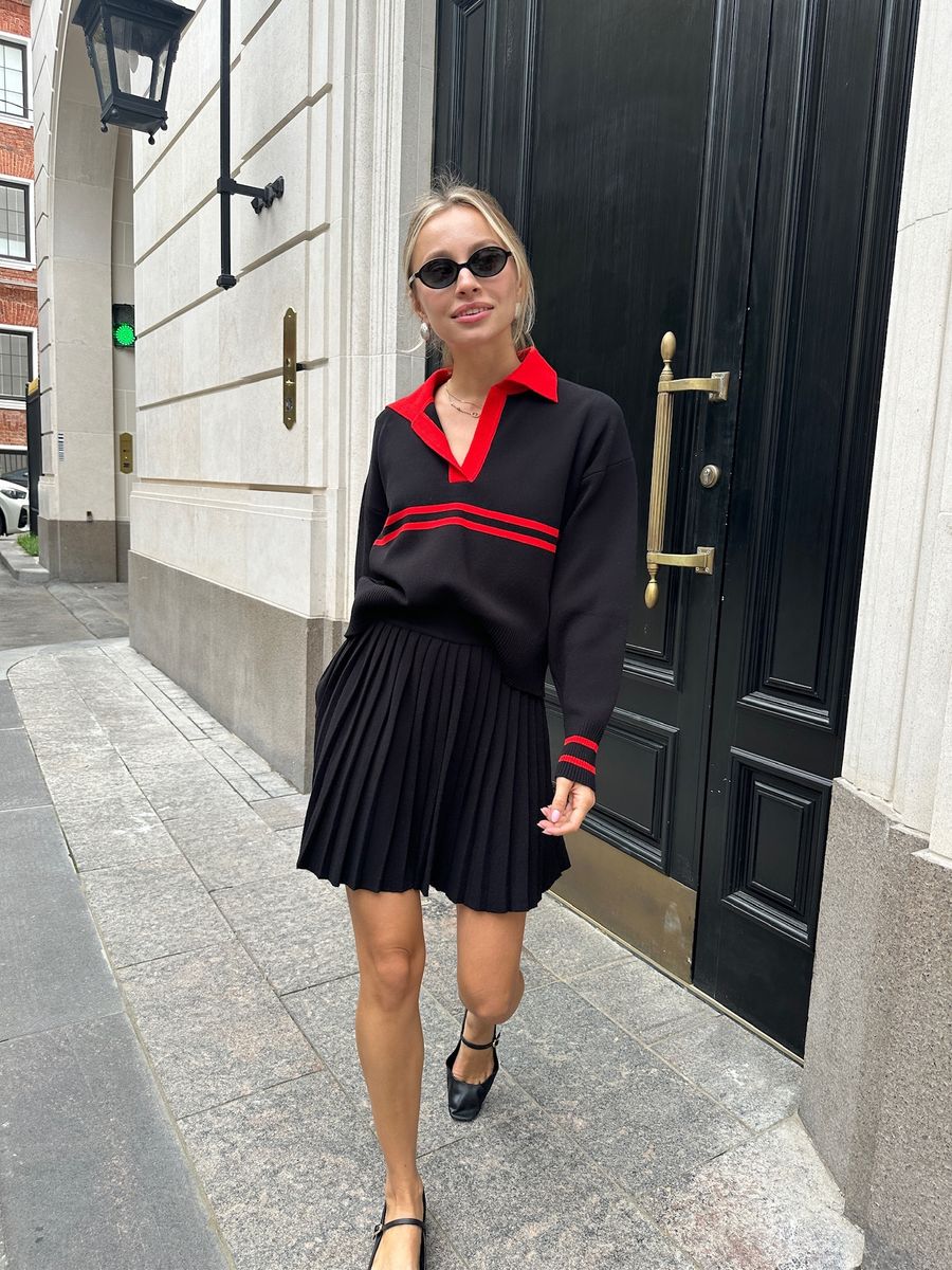 Костюм из вискозы поло и юбка в складку черный с красным