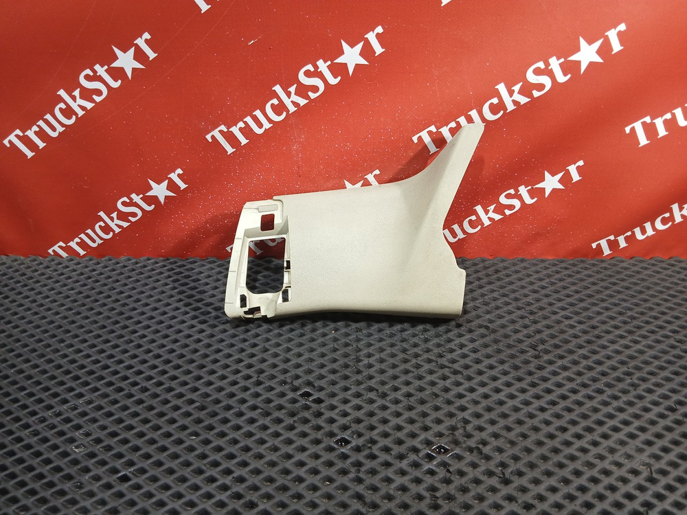 Накладка на заднюю стойку левая