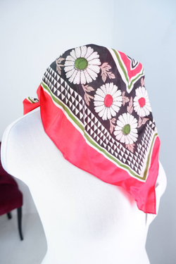 Платок яркий