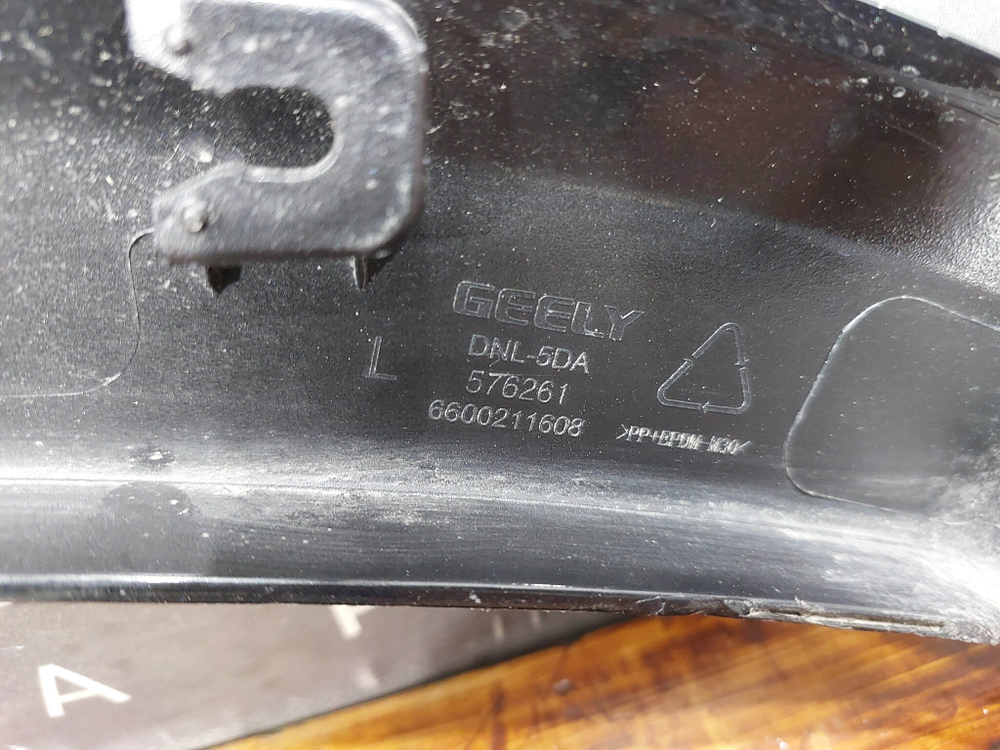 Накладка расширитель крыла заднего левого Geely Tugella 19-нв Б/У Оригинал 5049015600