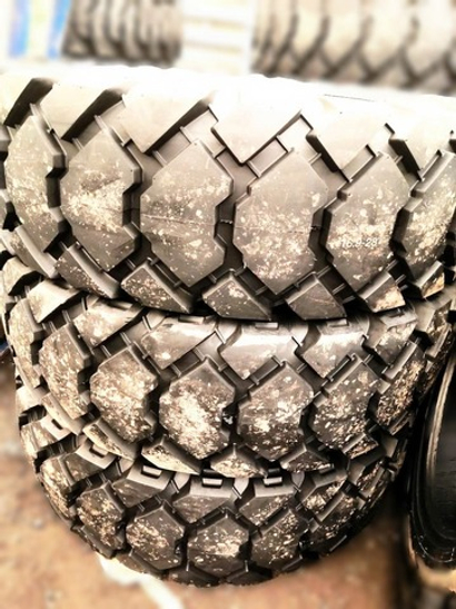 Шина 16.9-28 Roadguider 16 слоёв усиленная боковина крупная шашка для экскаватора погрузчика