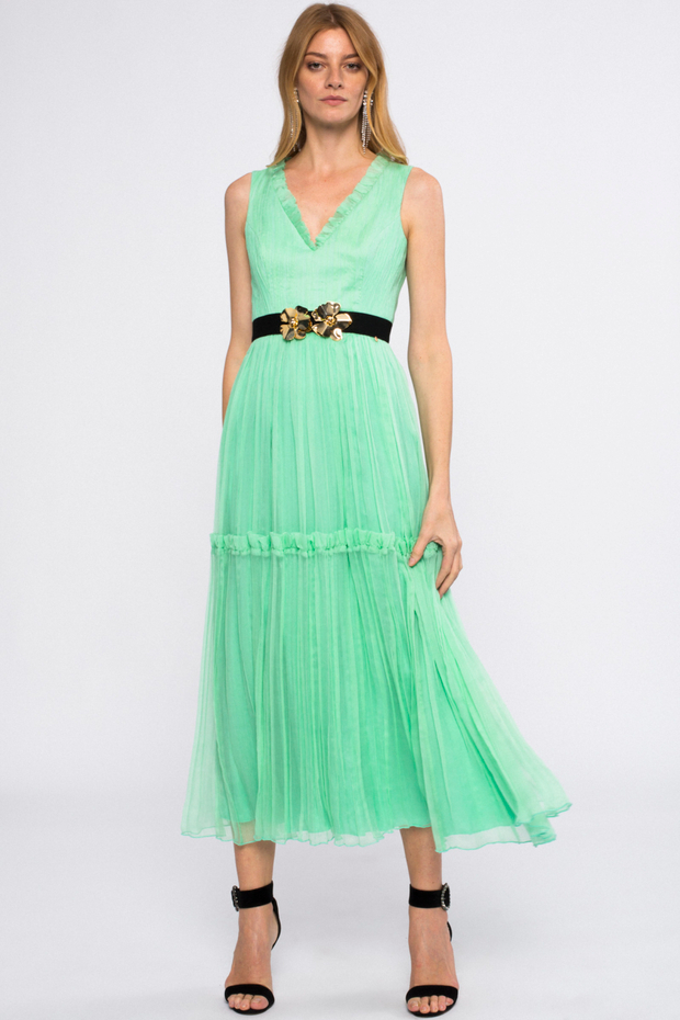 Платье из шёлка цветочным поясом