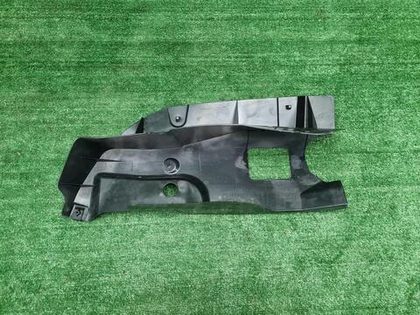 Пыльник заднего бампера левый Lexus LX 3 (15-23)