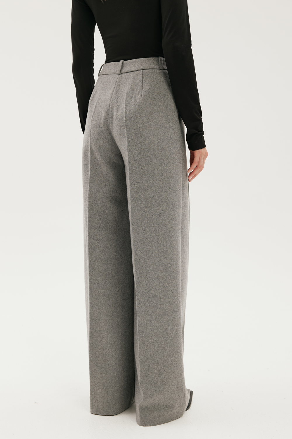 Брюки шерстяные с защипами