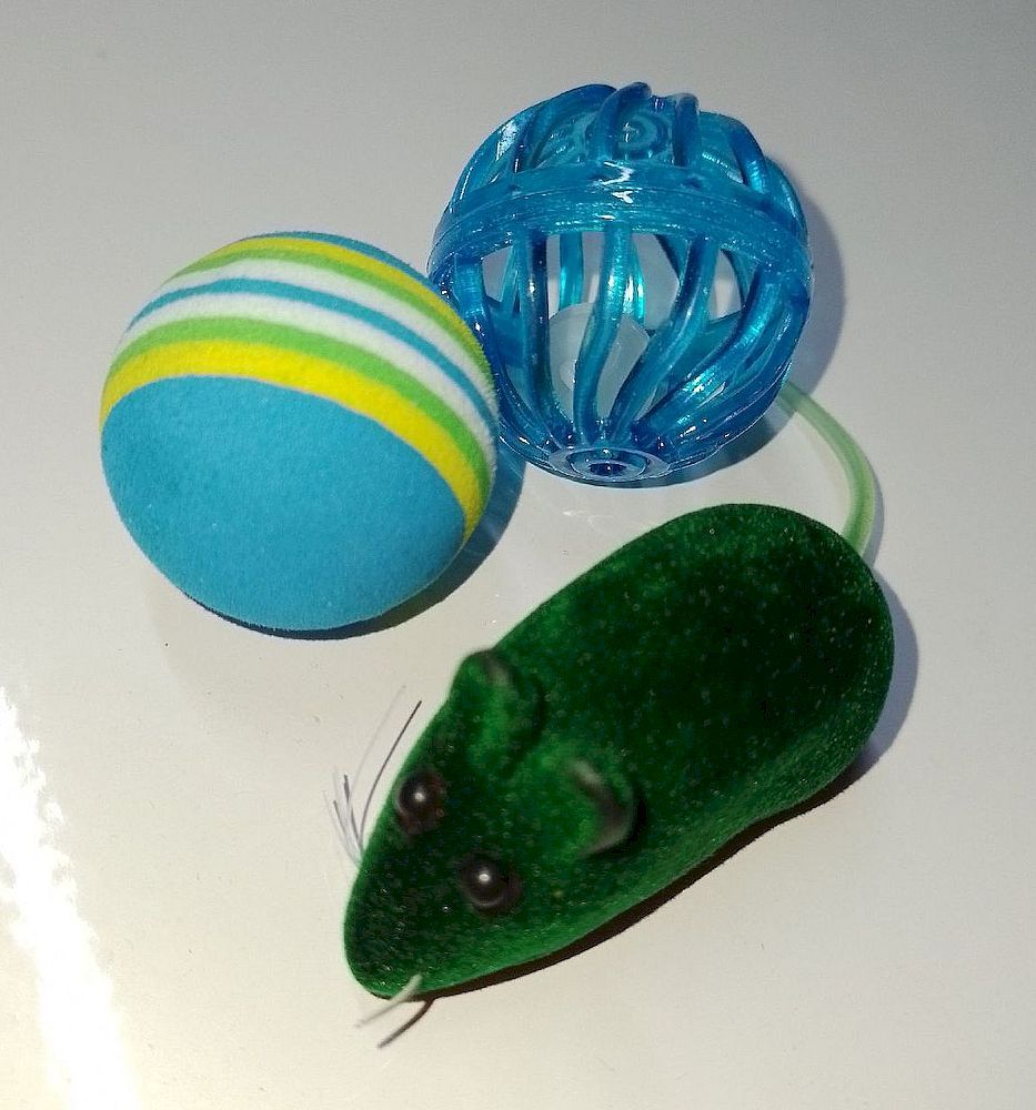 Набор игрушек "Чистый котик" для кошек, два мячика, мышь D-set15 Набор игрушек "Чистый котик" для кошек, два мячика, мышь D-set15