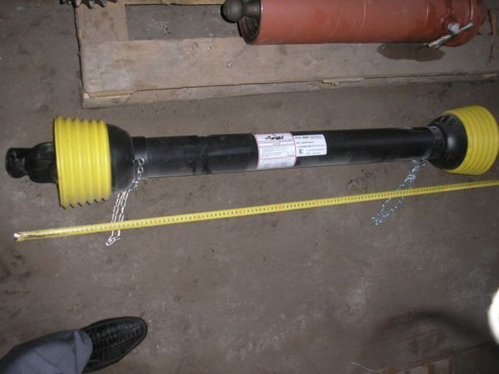 Вал карданный 8*6 (с кожухом) L 1350 ШАРНИР 400