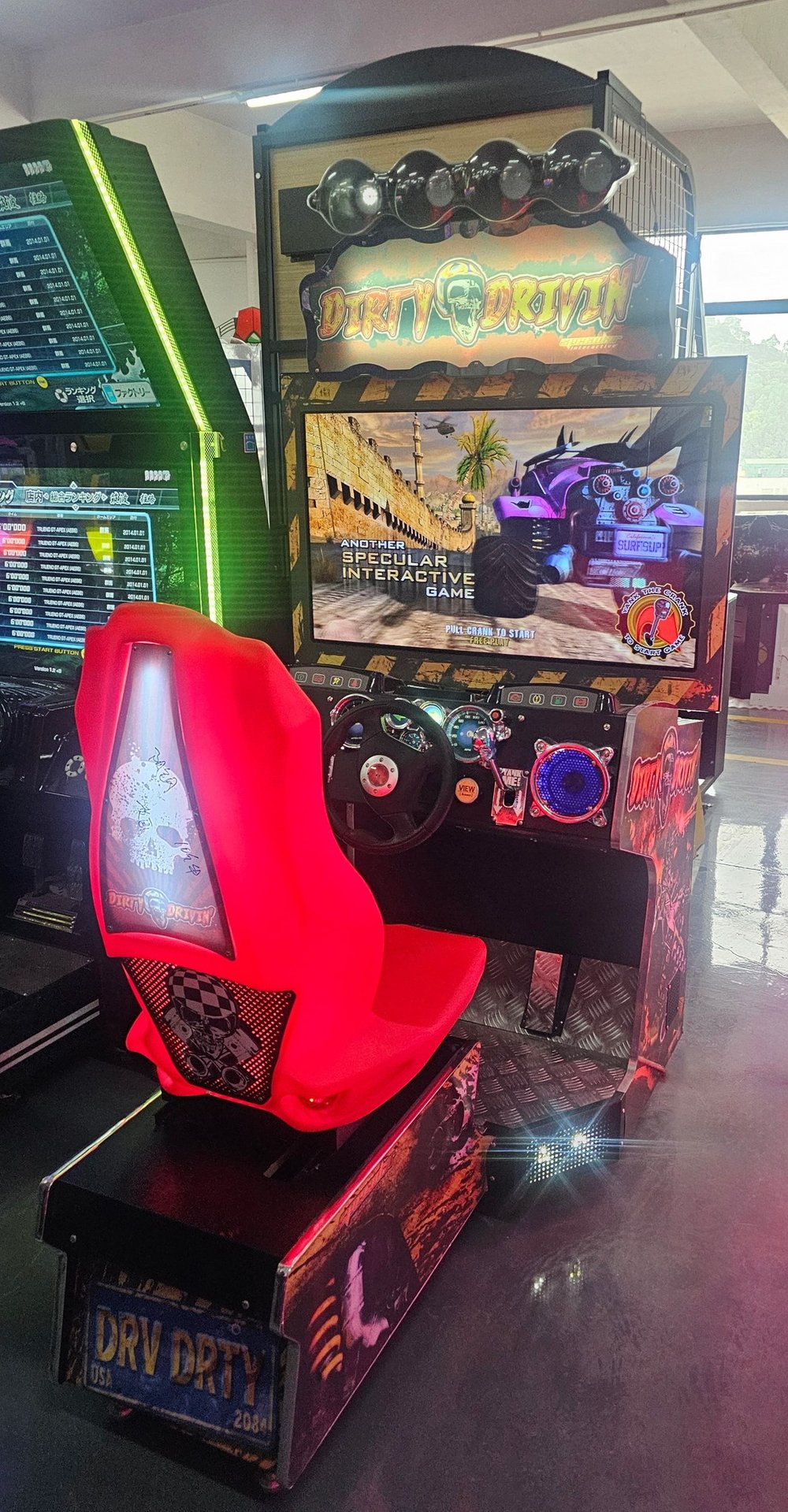 Гоночный симулятор с видео игрой «Dirty drivin»