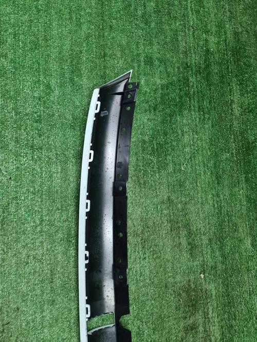 Накладка решетки радиатора Hongqi HS3 (2023-н.в.)