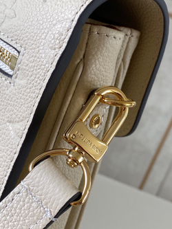 Louis Vuitton Pochette Metis