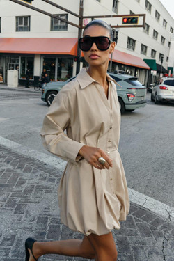 ZARA КОРОТКОЕ ПЛАТЬЕ-БАЛЛОН, БЕЖЕВЫЙ