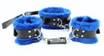Черно-синие меховые наручники и ошейник с поводком (Цвет: черный с синим)