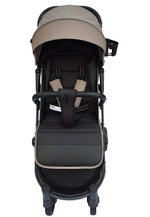 Коляска прогулочная Peppy Polo sandstone черная рама, сумка