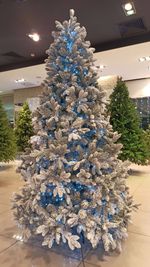 заснеженная елка с встроенной гирляндой "Барокко" цвет: холодный белый