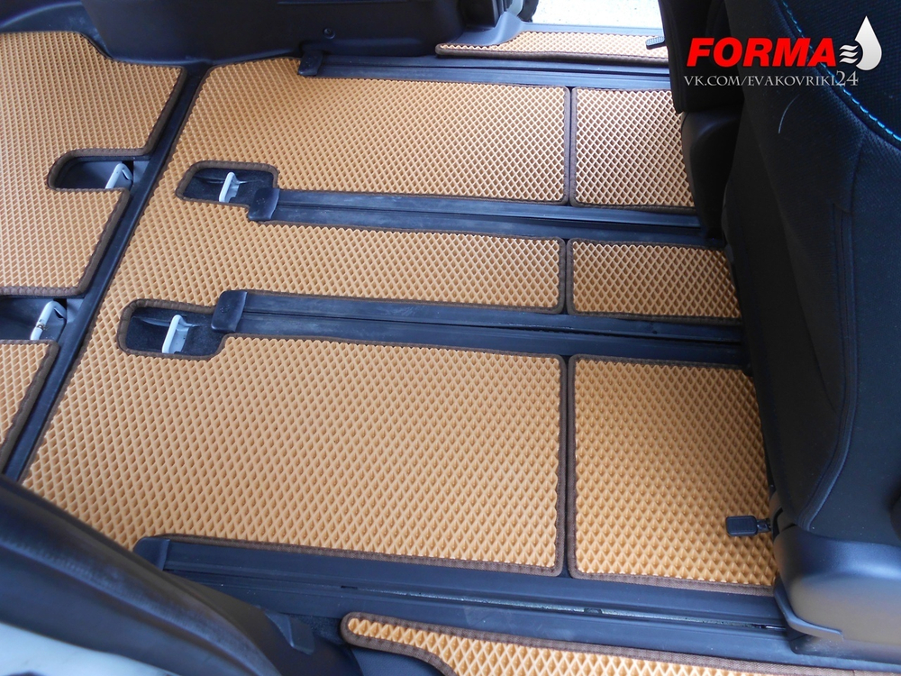 Toyota Voxy 3 поколение R80 (01.2014 - 06.2017-н.в.) комплектация с проходом