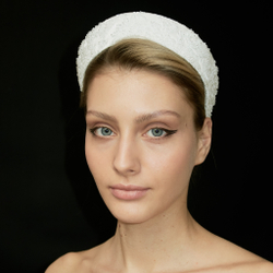 Кокошник S из белого жаккарда с декором