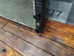 Радиатор двигателя Mercedes M-Class GL (W164) Б/У Оригинал A2515000503