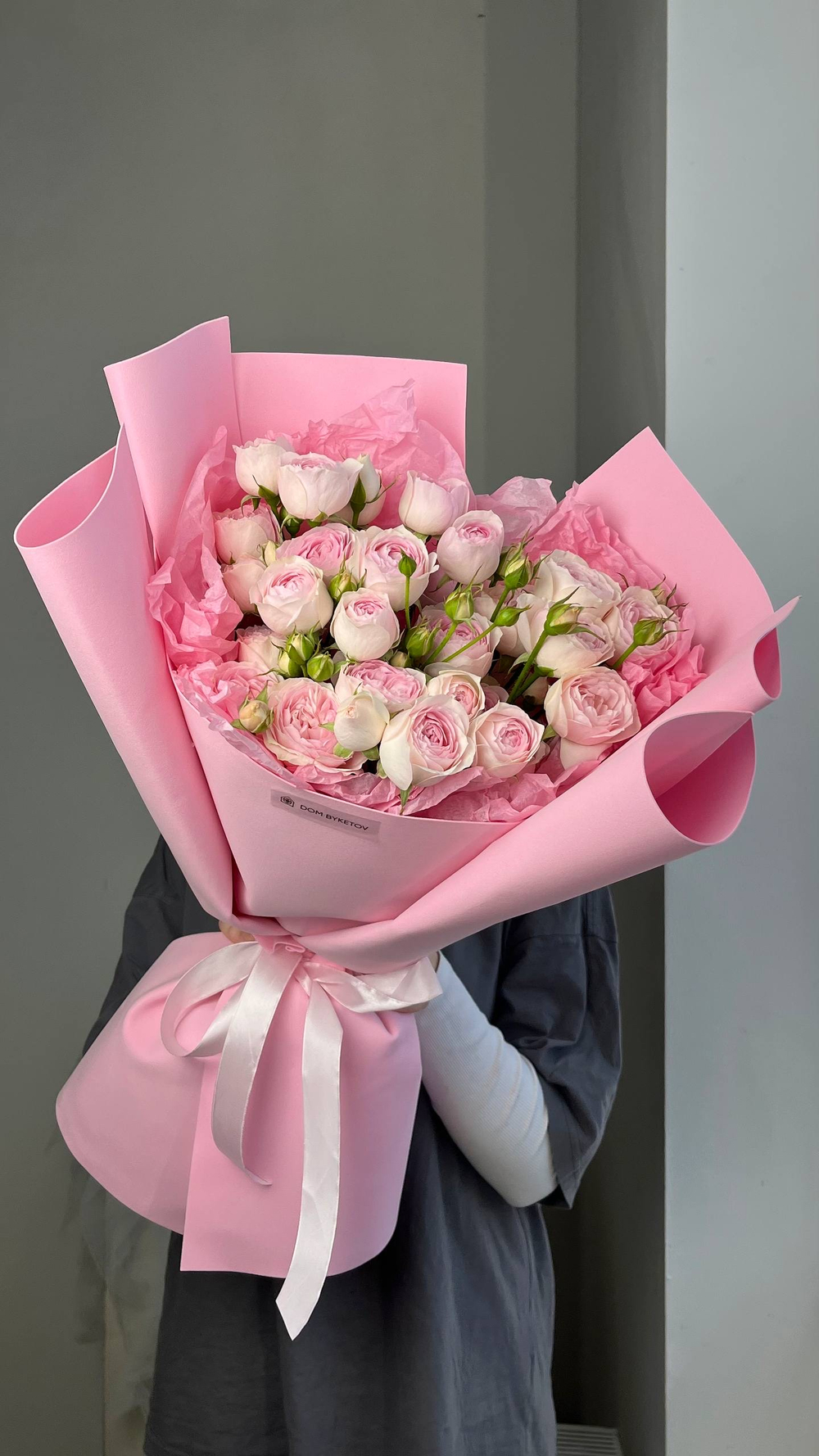 Букет из пионовидных кустовых роз