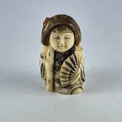 Статуэтка нэцкэ Девочка с веером