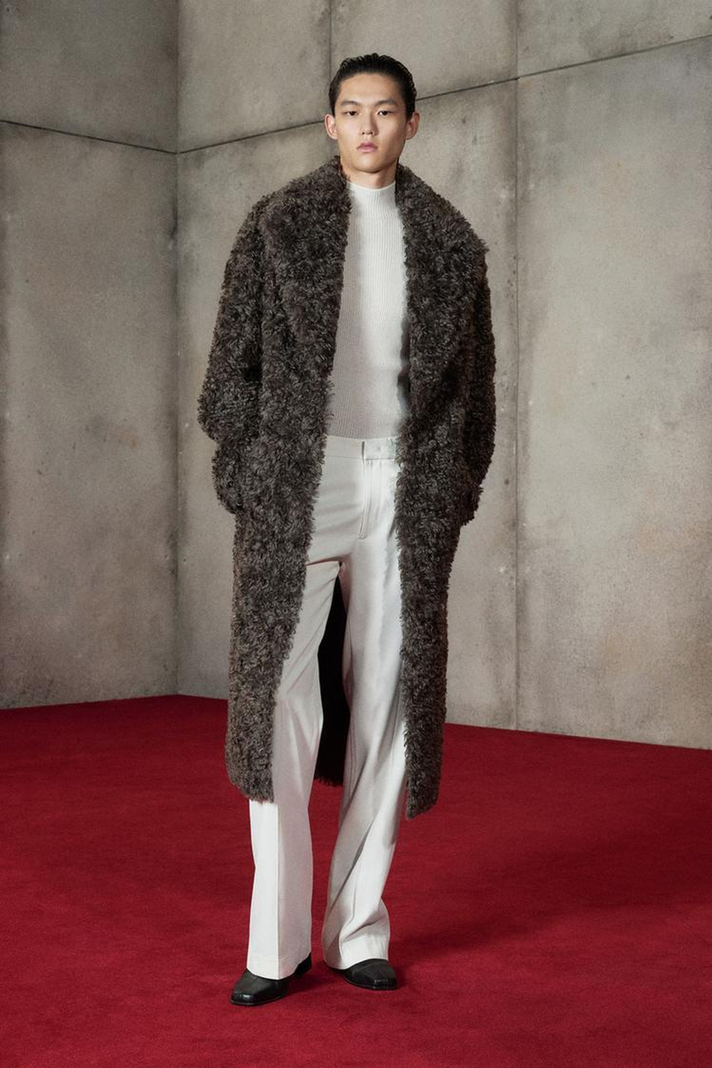 ZARA X LUDOVIC DE SAINT SERNIN ПАЛЬТО С ОТДЕЛКОЙ ИЗ ОВЕЧЬЕЙ КОЖИ, СЕРО-КОРИЧНЕВЫЙ