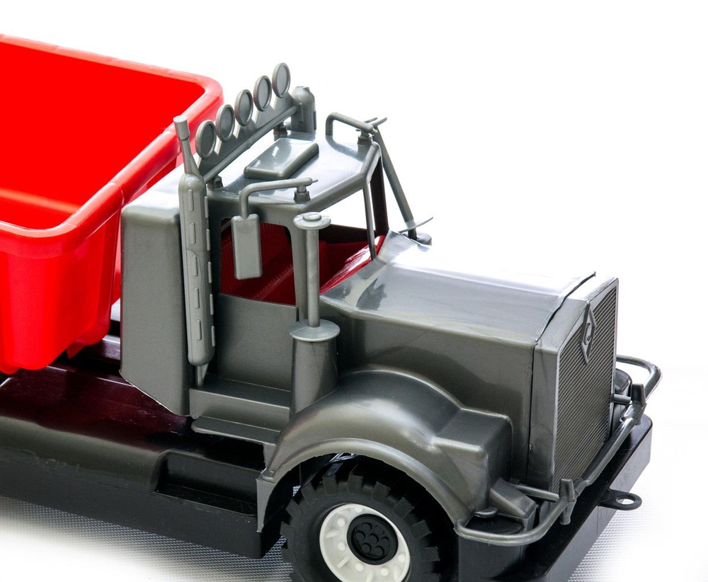 Автомобиль Бизон-самосвал (Совтехcтром)