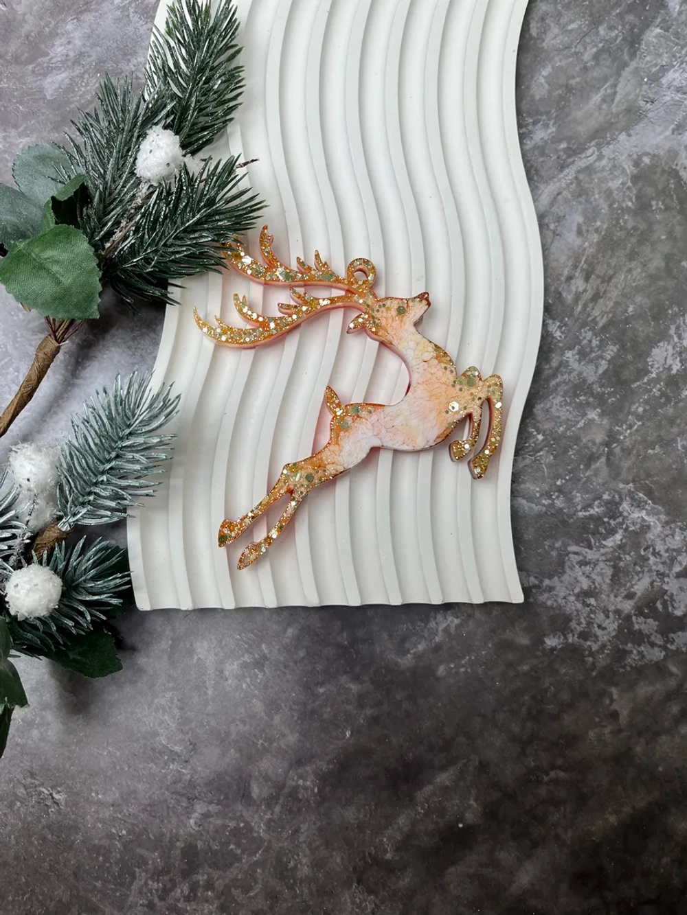 Новогодняя елочная игрушка Олень