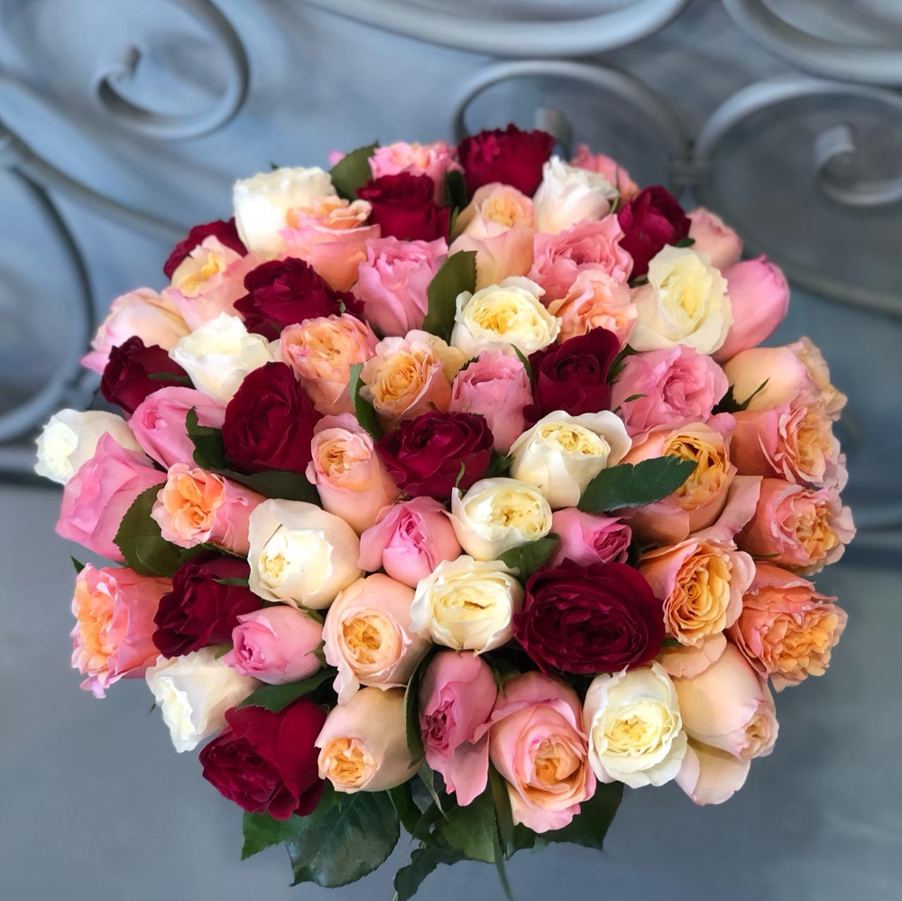 78. Микс из 59 колумбийских садовых роз