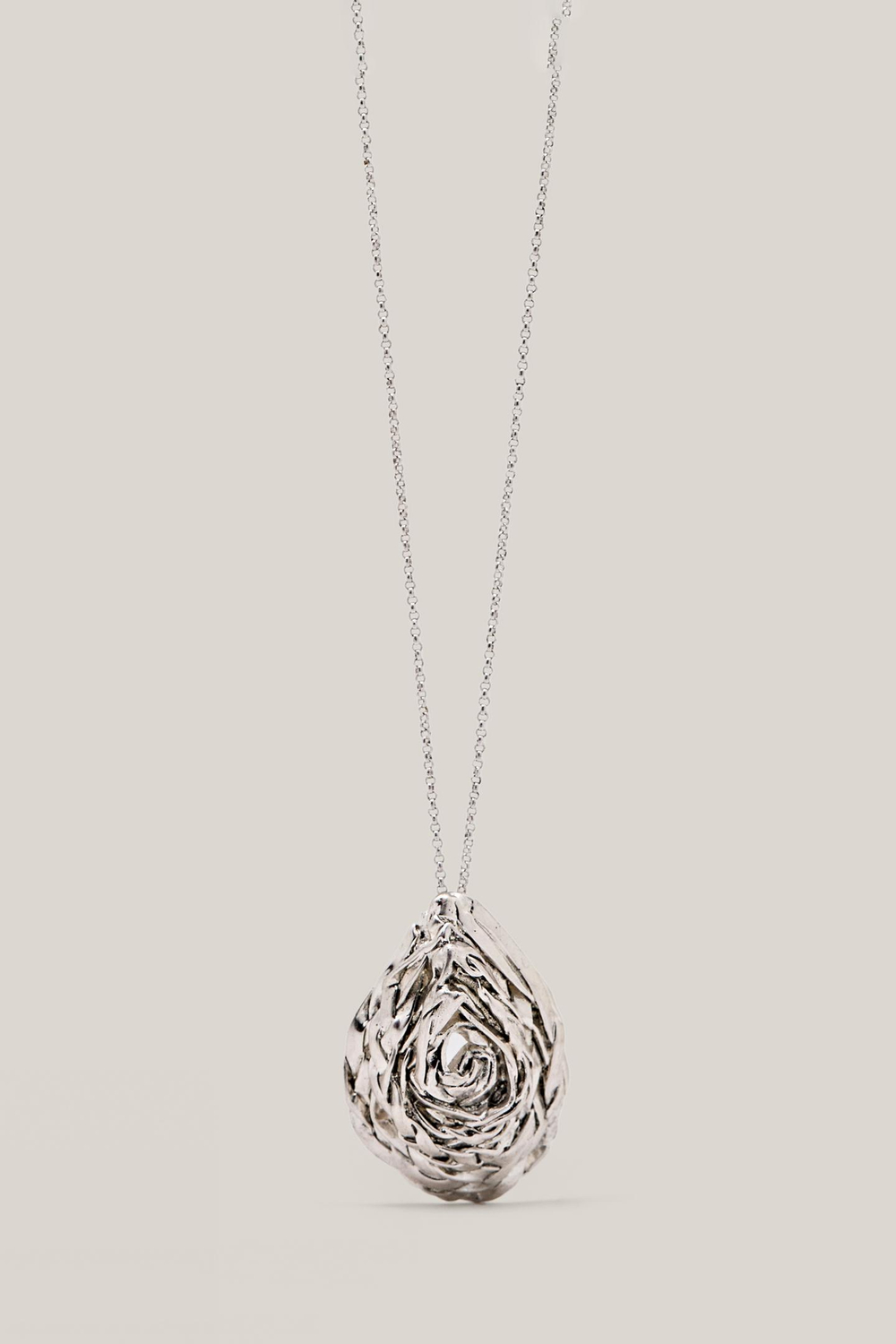 Massimo DuttiКолье с рельефной подвеской - Limited Edition, серебряный