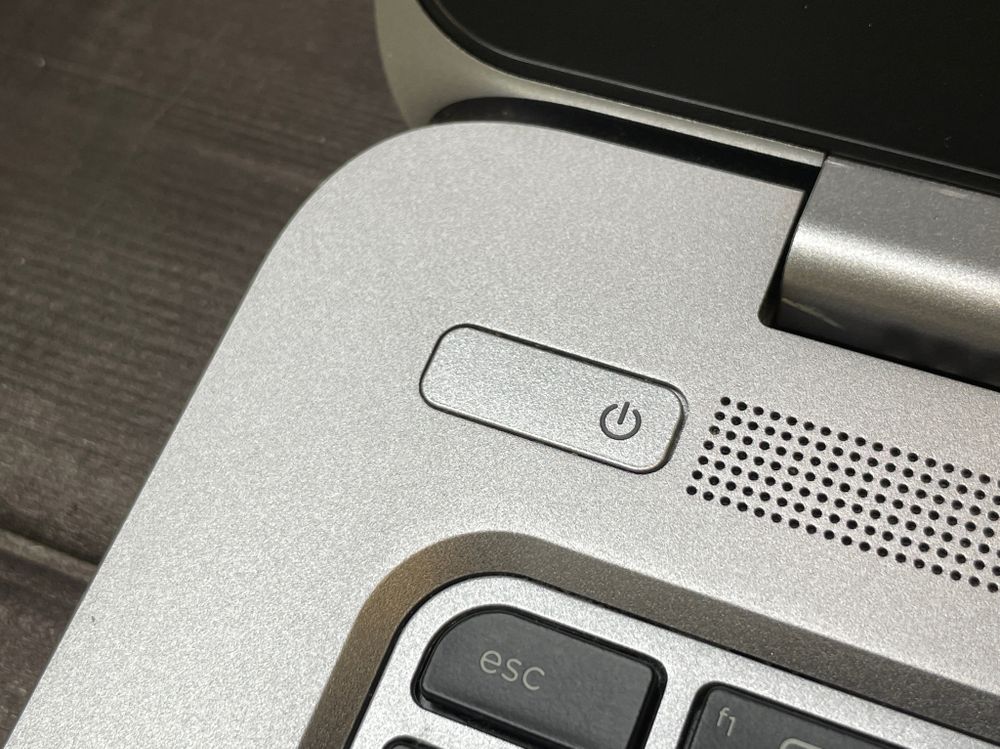 14" Ноутбук HP EliteBook Follio 1040 G3 (1920x1080, Intel Core i5-6300U, RAM 8ГБ, SSD 256ГБ, Intel HD Graphics 520, Win 10Pro)