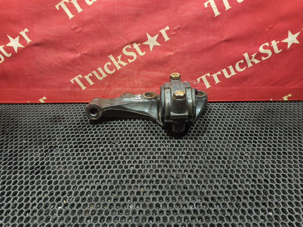 Кронштейн амортизатора нижний левый 2019г