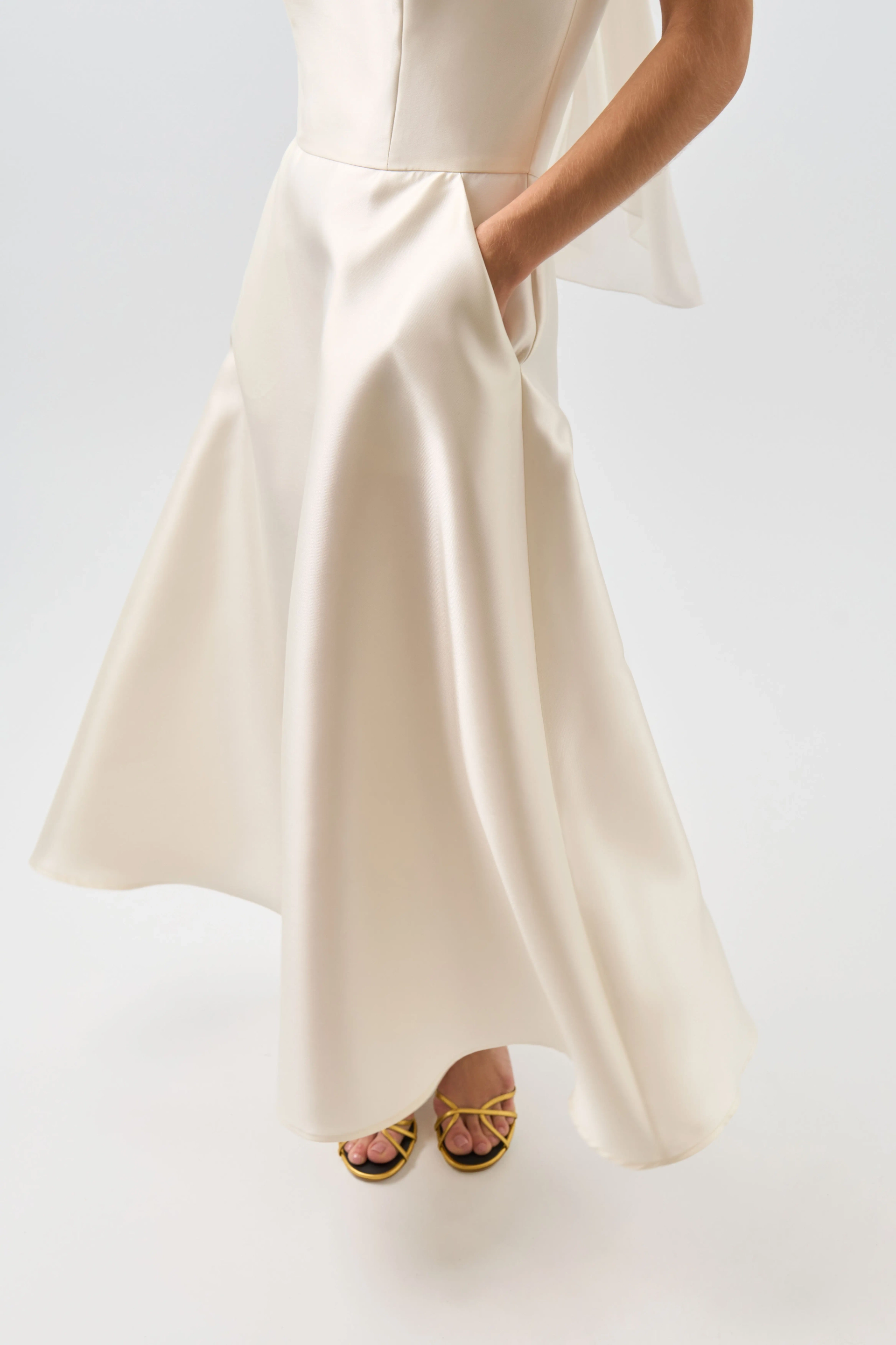 Платье миди с лифом бандо