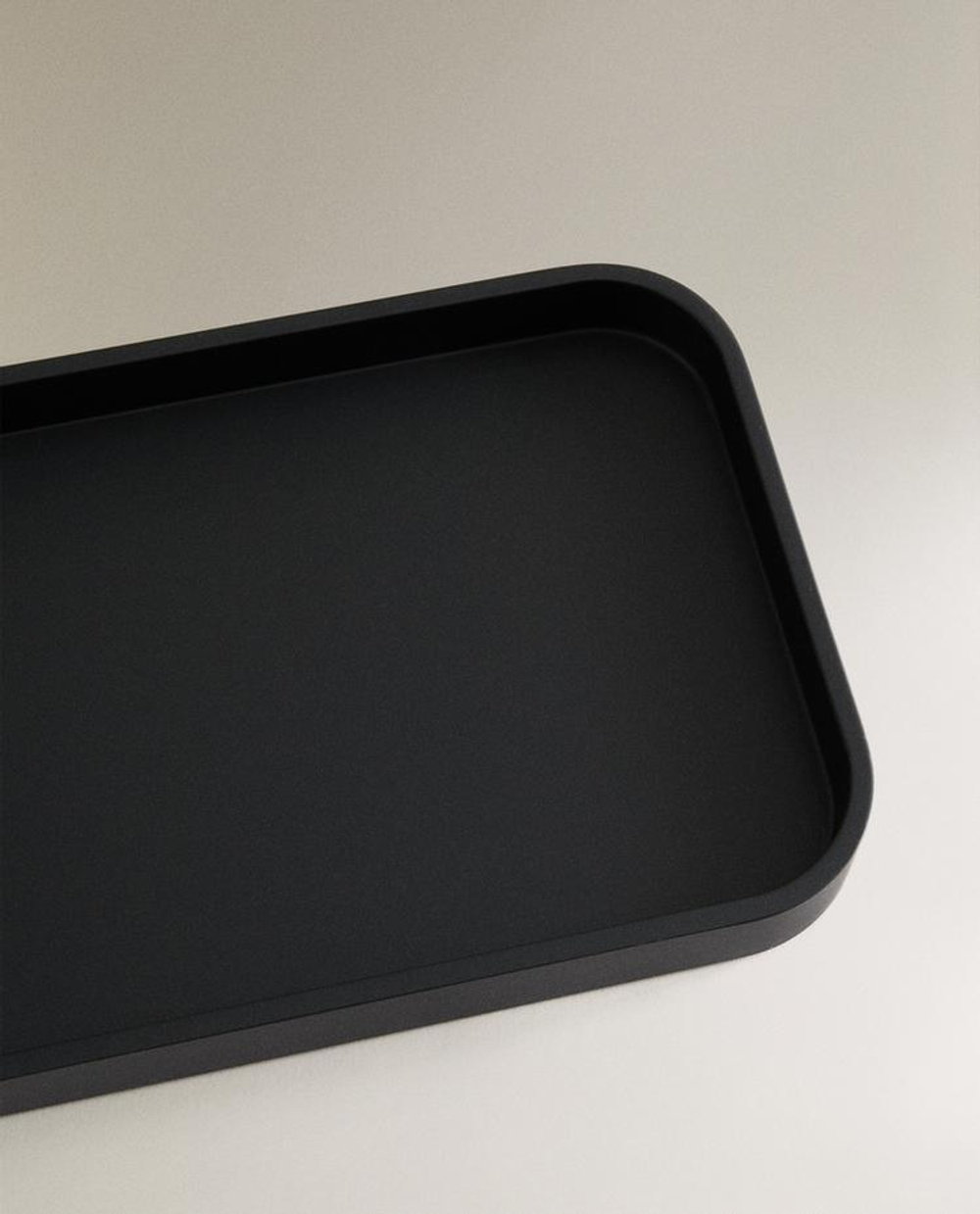 ZARA HOME ПОДНОС ДЛЯ ВАННОЙ ИЗ СМОЛЫ, ЧЕРНЫЙ