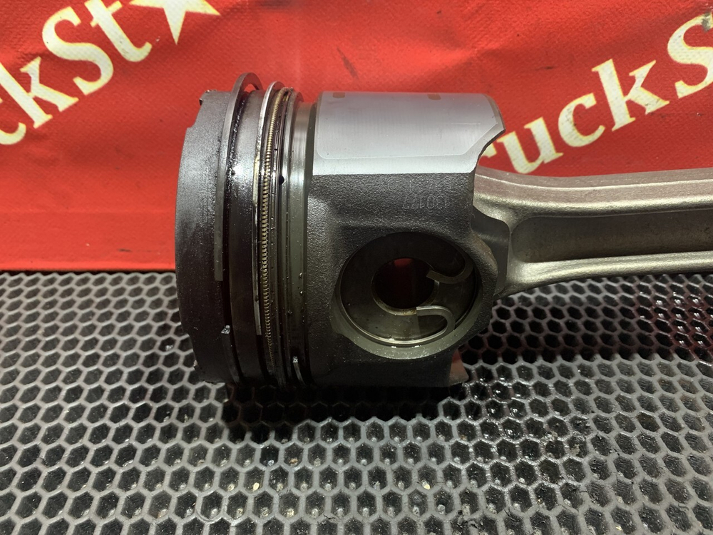 Поршень с шатуном 2021г