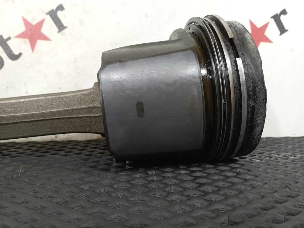 Поршень с шатуном