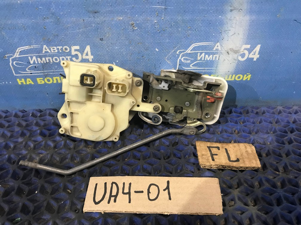 Замок двери передней левой Honda INSPIRE 1999