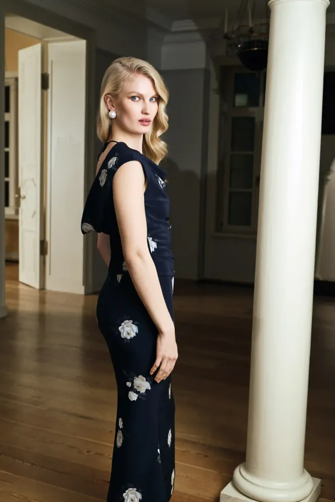 Lucy top, топ из черного крепдешина с цветочным принтом