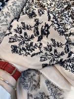 Ткань (Италия) натуральный шелк 100% с вышивкой ш-130см цена за 1 м