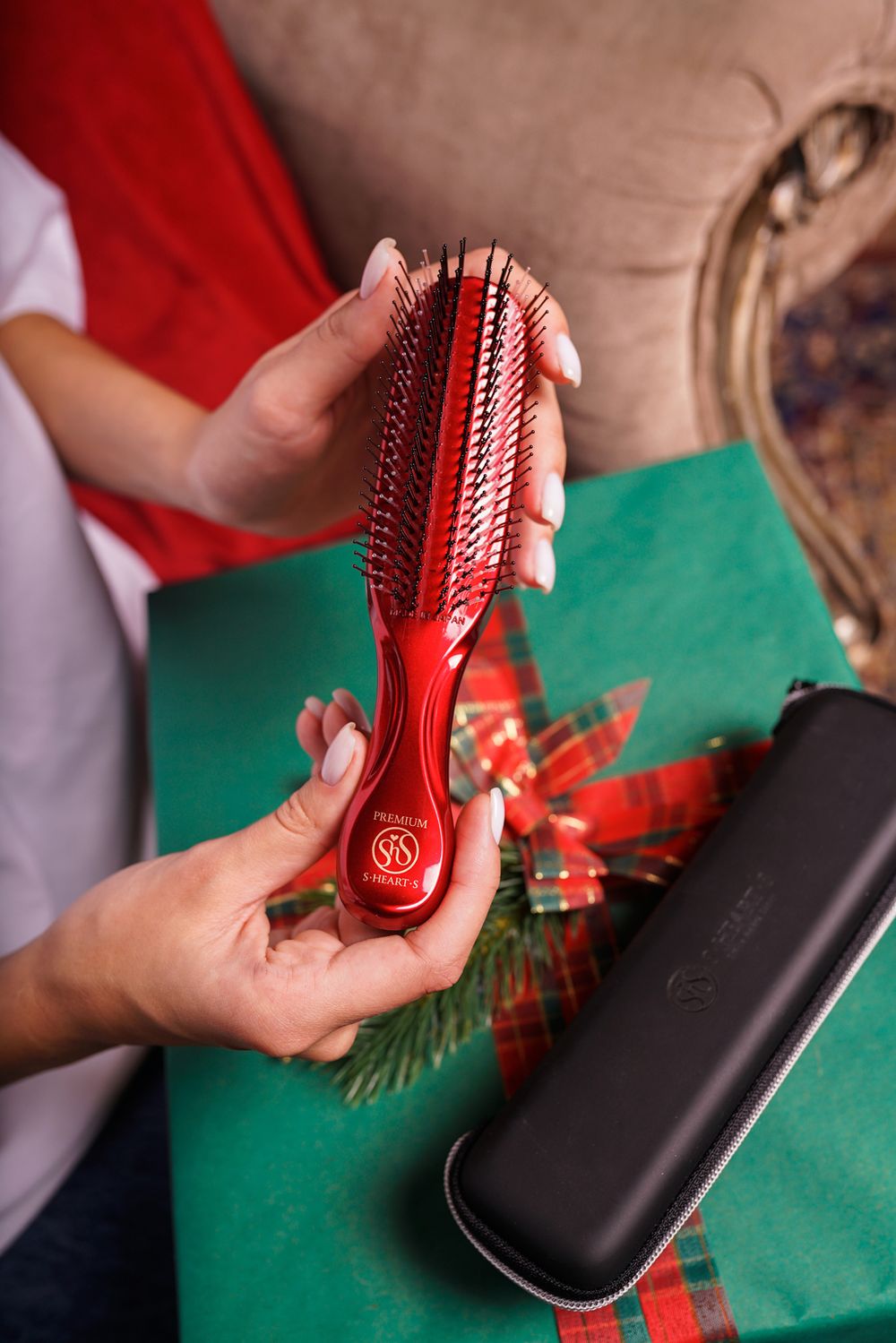 S-HEART-S Подарочный набор с расческой PREMIUM и чехлом (красный)