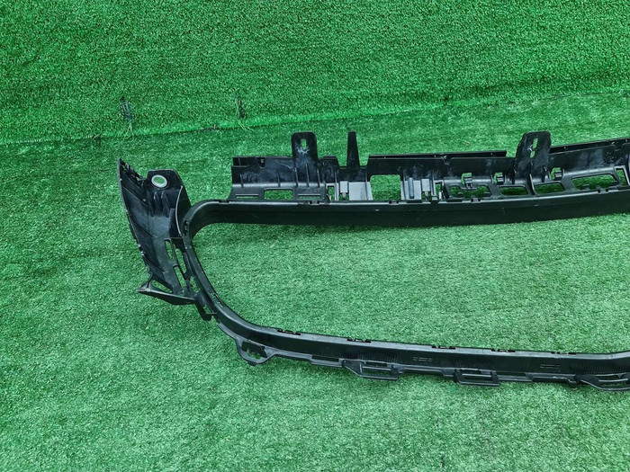 Кронштейн решетки радиатора Mercedes E C238 16-21