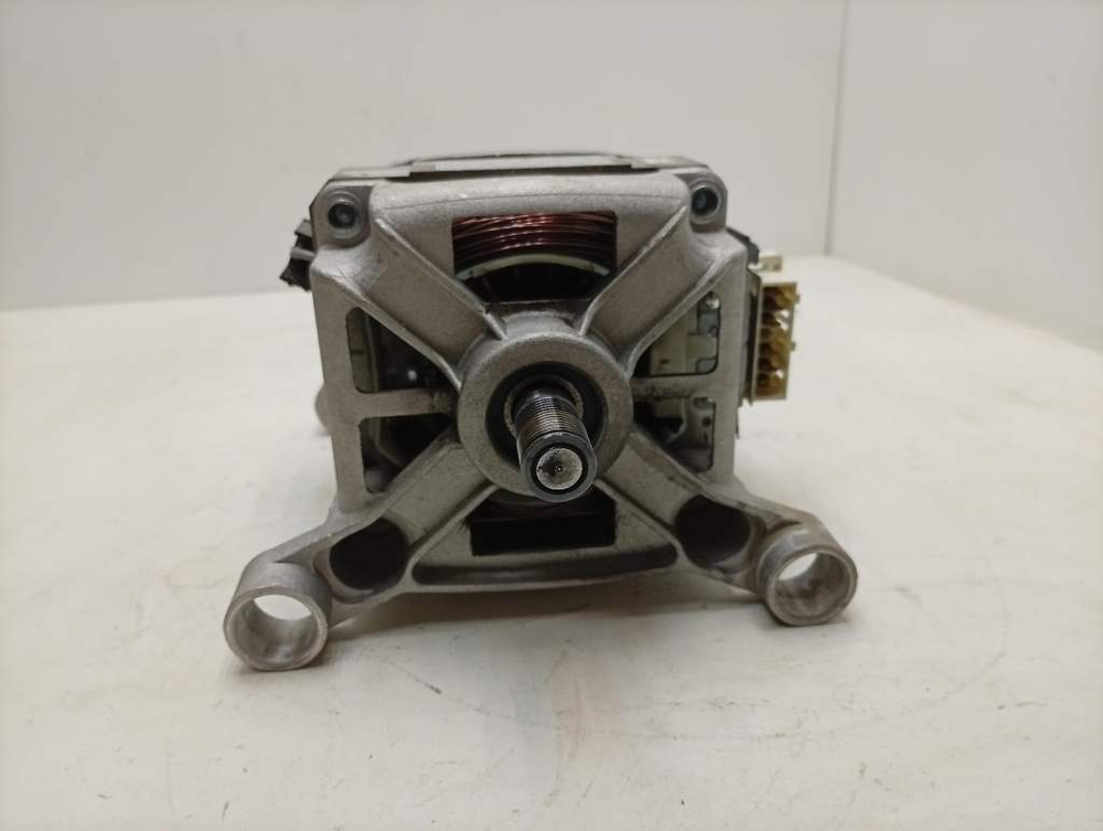 IWUE 4105 CIS кт28 Двигатель для стиральных машин Ariston Indesit C00275461 б/у