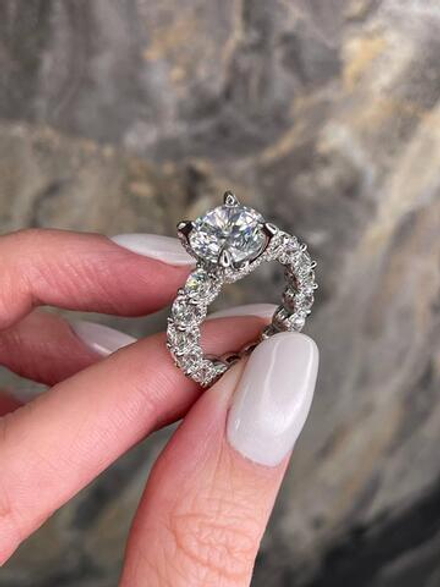 Кольцо дорожка с камнем