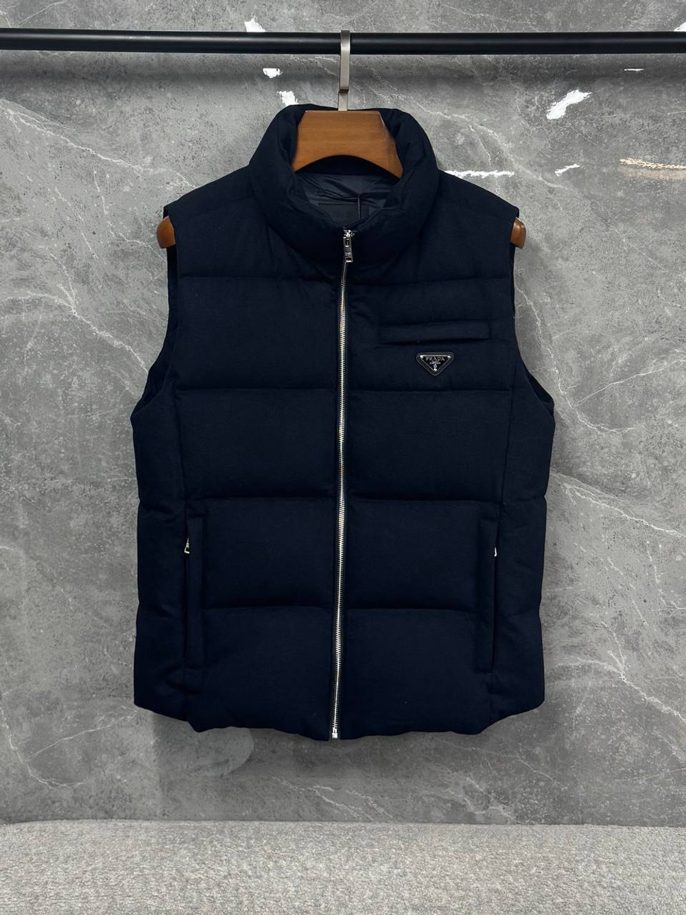 Безрукавка Prada