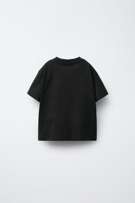 ZARA ОДНОТОННАЯ ФУТБОЛКА С КАРМАНОМ, ЧЕРНЫЙ