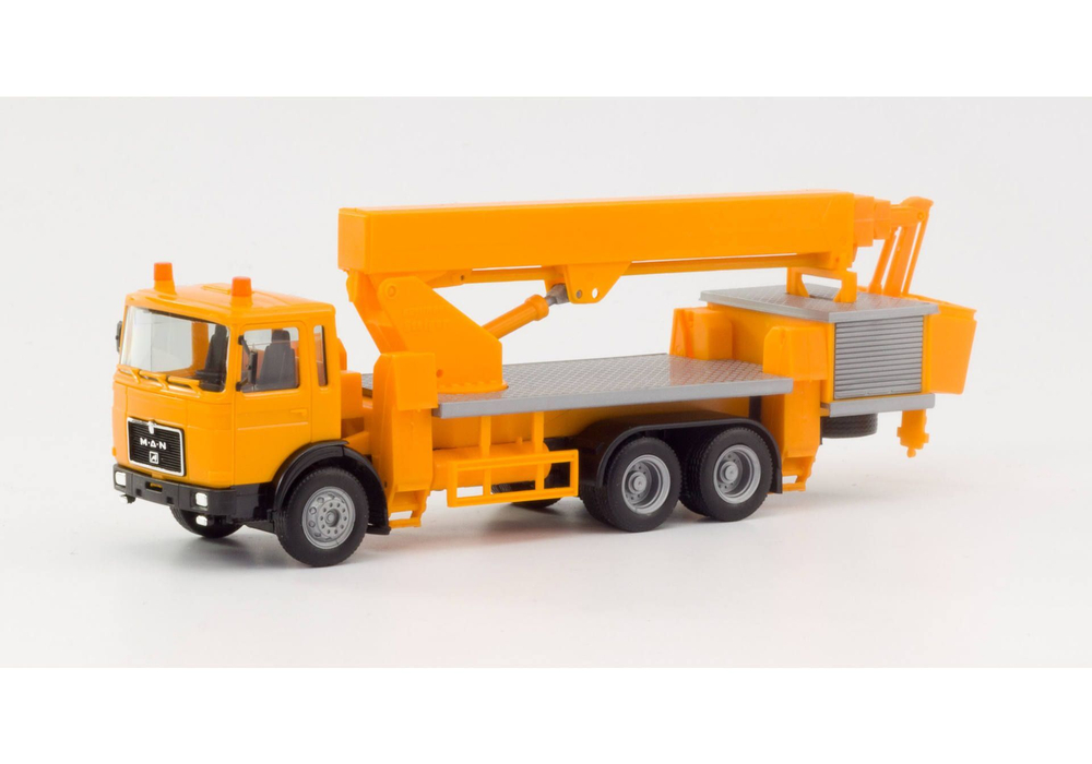 Грузовик MAN F8, вышка, оранжевый