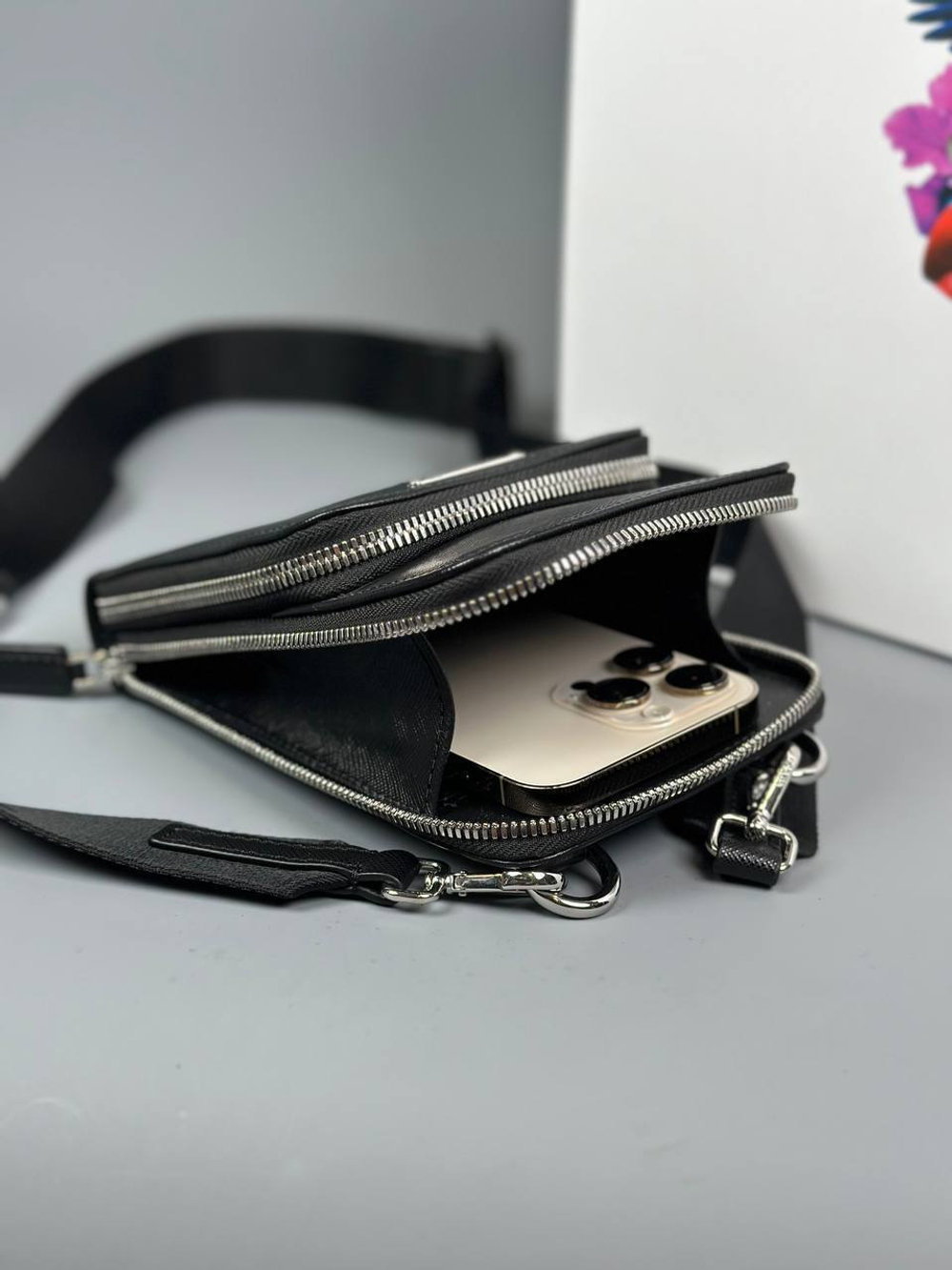 Кожаный чехол для iPhone Prada