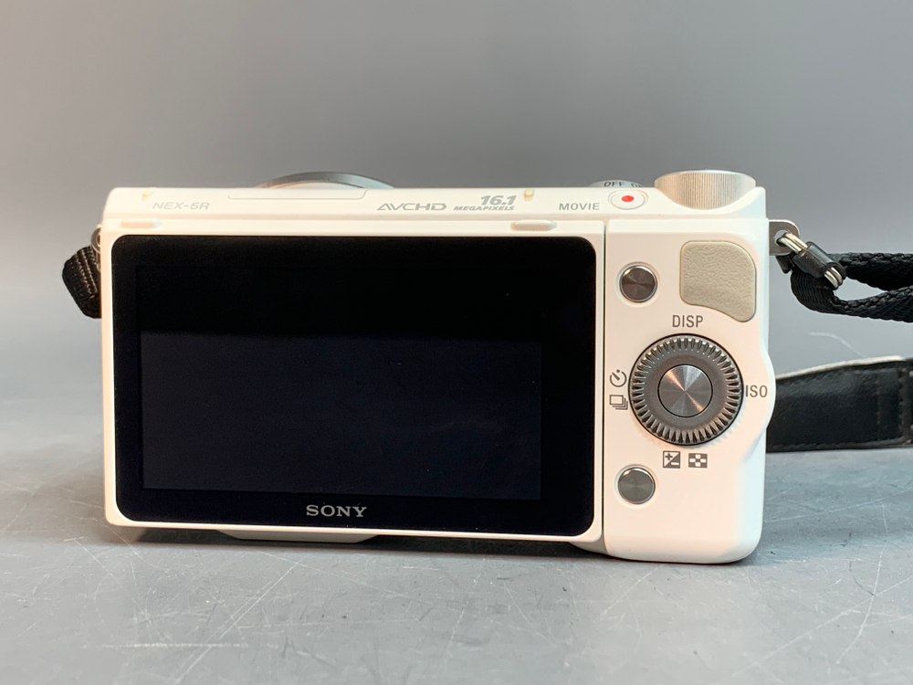 Sony NEX-5R Kit 18-55mm 2.043 кадров