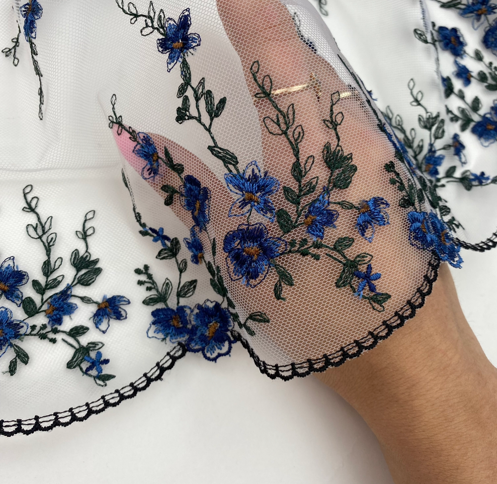 Вышивка на сетке белый/синий 24 см